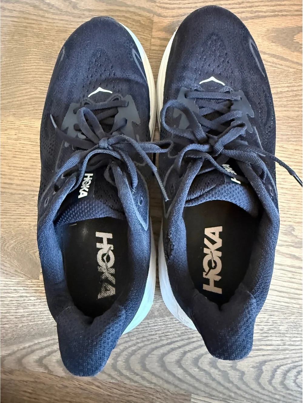 Hoka One Women's Clifton 10 Sneakers Size 9B Black with White Sole
